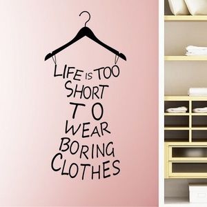 Meet your Posher, Caly-clothes